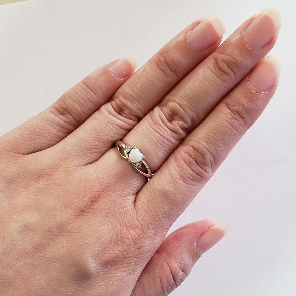 Beautiful Opal Diamonds 14 kt White Gold 6 Ring - Picture 5 of 16